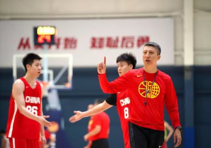 包含深圳队防守扎实，坚守主场，成功保持不败纪录的词条