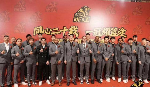 包含江苏男篮备战对抗浙江队，全队精气神十足的词条
