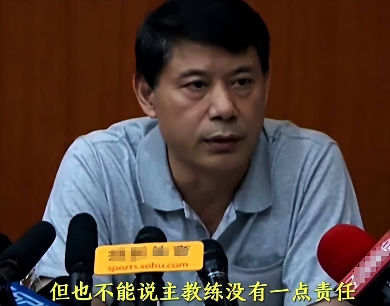 毁了王治郅，逼姚明退役，他凭一己之力让中国篮球倒退了二十年！的简单介绍