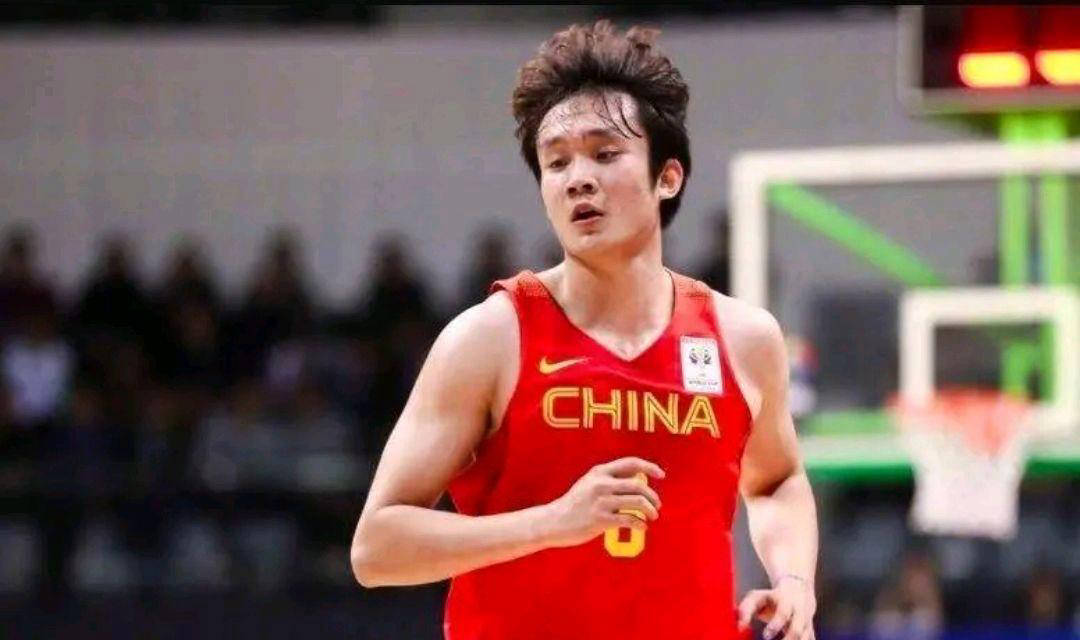 包含梦幻联动！翟晓川更新社媒发布与丁彦雨航打球视频的词条