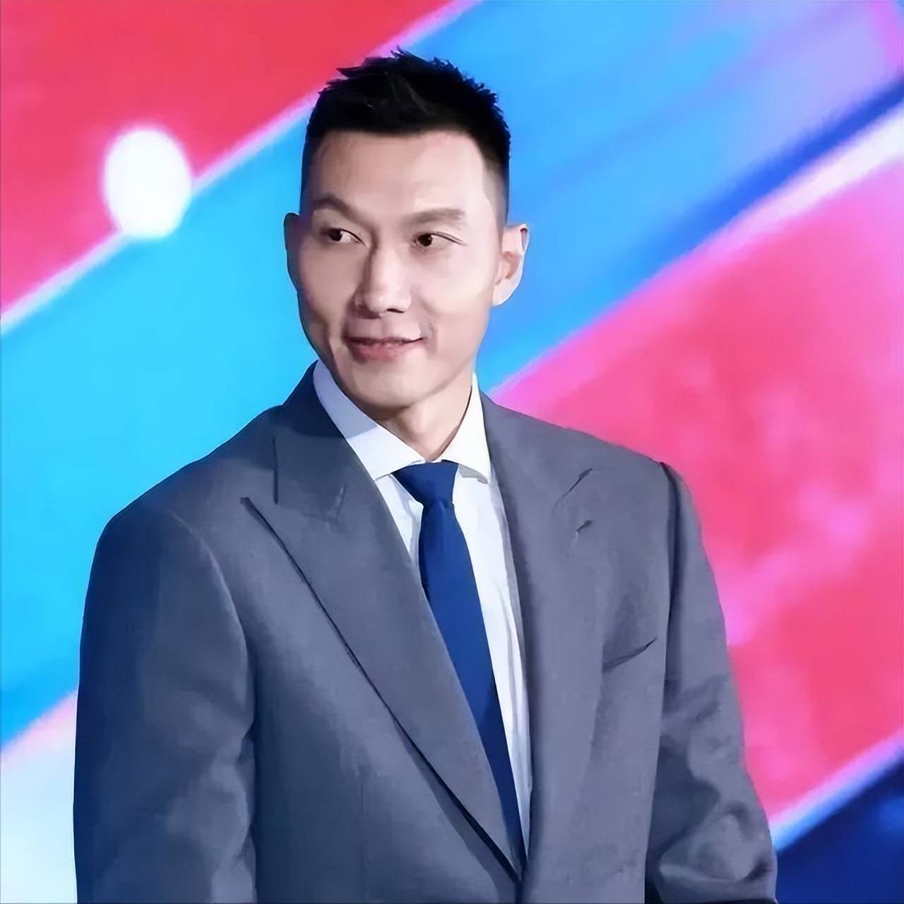 杨毅谈易建联专访节目:不要赋予太深意义网友审判什么？(易建联杨澜)