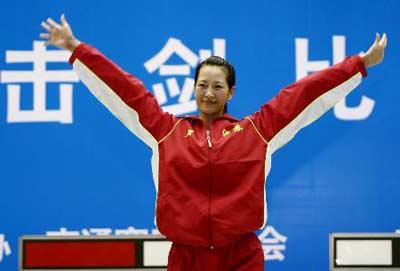 爱游戏体育官方入口-玻利维亚选手在击剑比赛中大放异彩(玻利维亚 最强者)